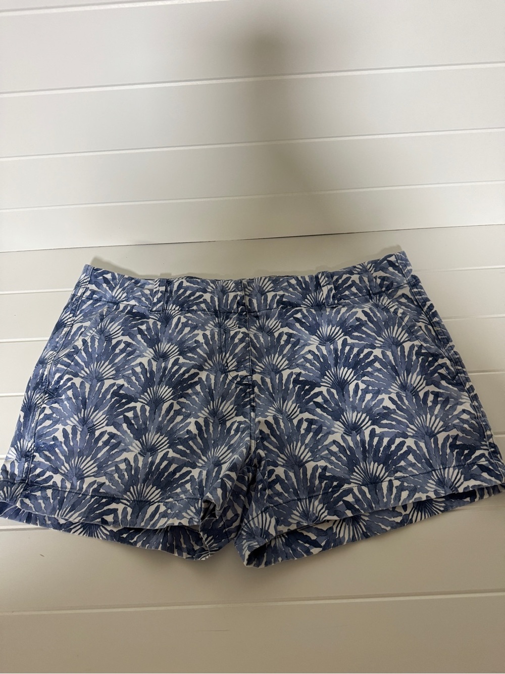 Vineyard Vines Blue and White Printed Women’s Shorts